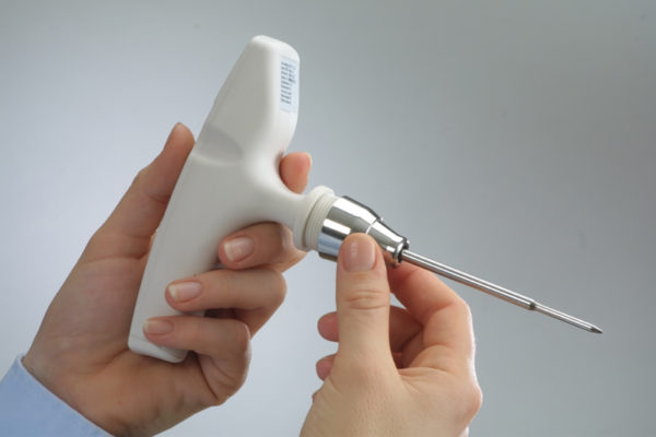 Testo 105 - Handheld T-Bar Food Thermometer 100mm probe - Image 2